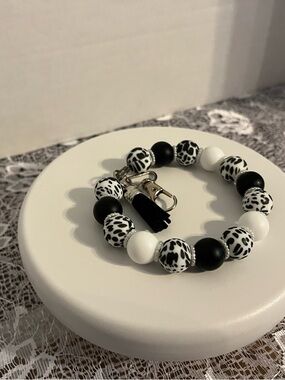 Black & White Leopard Print Beaded Bracelet Keyring